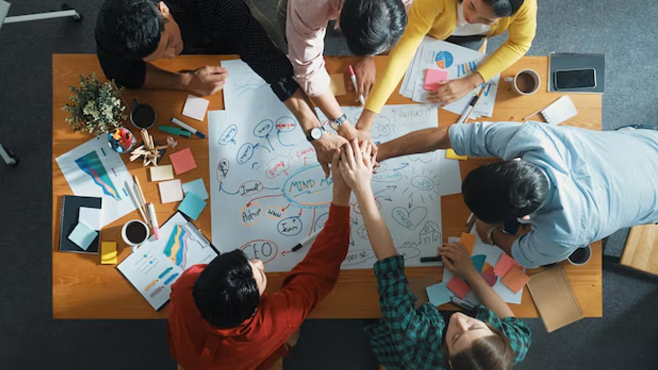 Kolaborasi, Inovasi, Adaptasi - Tiga Kunci Sukses di Era Perubahan - EPOCHSTREAM